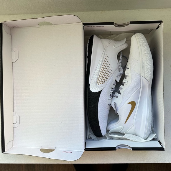 NIKE Mamba Fury White Metallic Gold Size 10.5 Men - Picture 8 of 16